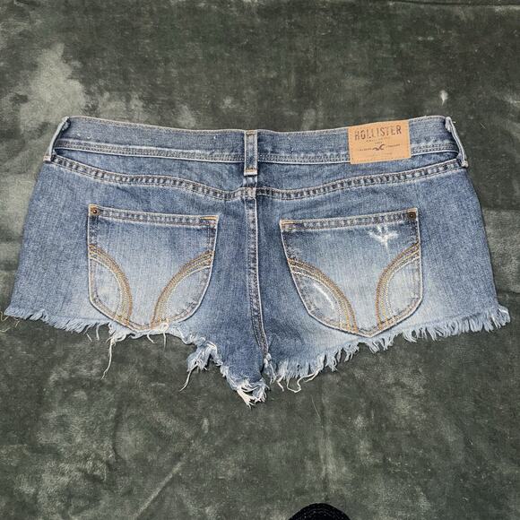 Hollister Cutoff Micro Mini Shorts Women’s 28W Blue Denim 5-Pockets Medium Wash - Picture 2 of 8